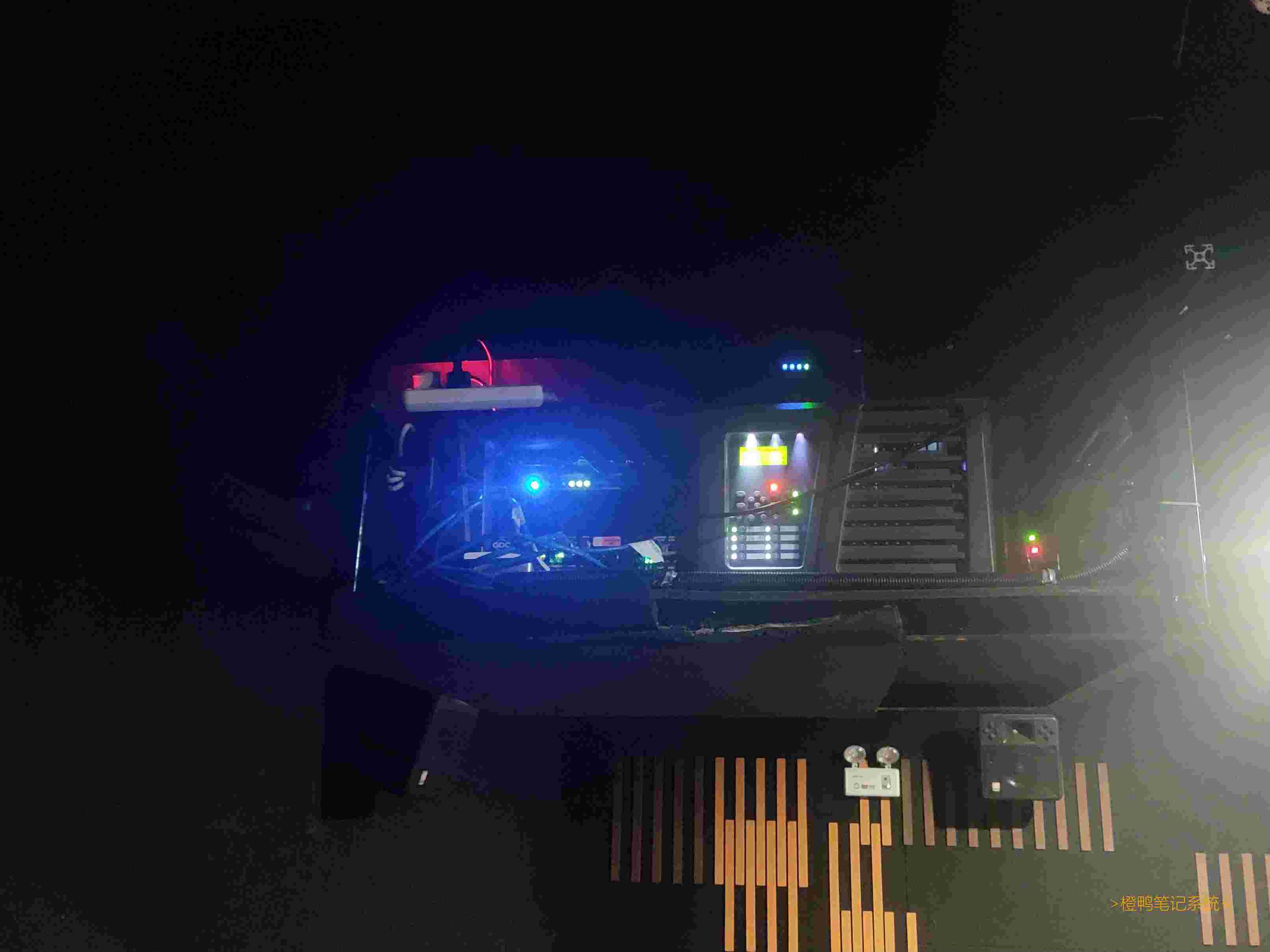 我也去看了电影, 感觉建模特别好看, 动画也不错。-这部电影多次用了经典小说创作模型, 使用了多个线索, 将各个模型串联起来。制造矛盾延长电影时长, 并且详略得当, 简单情节用文字呈现, 避免了凑时长的问题。并且在人物叫起来的时候, 音乐响度突然变大, 可以使观众带入。并且在最后重播之前的片段, 待观众回忆情节。-缺点是一堆人在里面叫对方名字, 我记得我好多年前上学而思的时候老师讲过古时候不能叫别人的名字。感觉那些诗人没有被尊重。-我还听见电影里老讲李白的老婆, 我以为会讲李白的儿子李玻璃, 结果没讲。-还有, 电影院的投影仪好大呀, 我是第二次见那么大的投影仪。-这次也无密文。