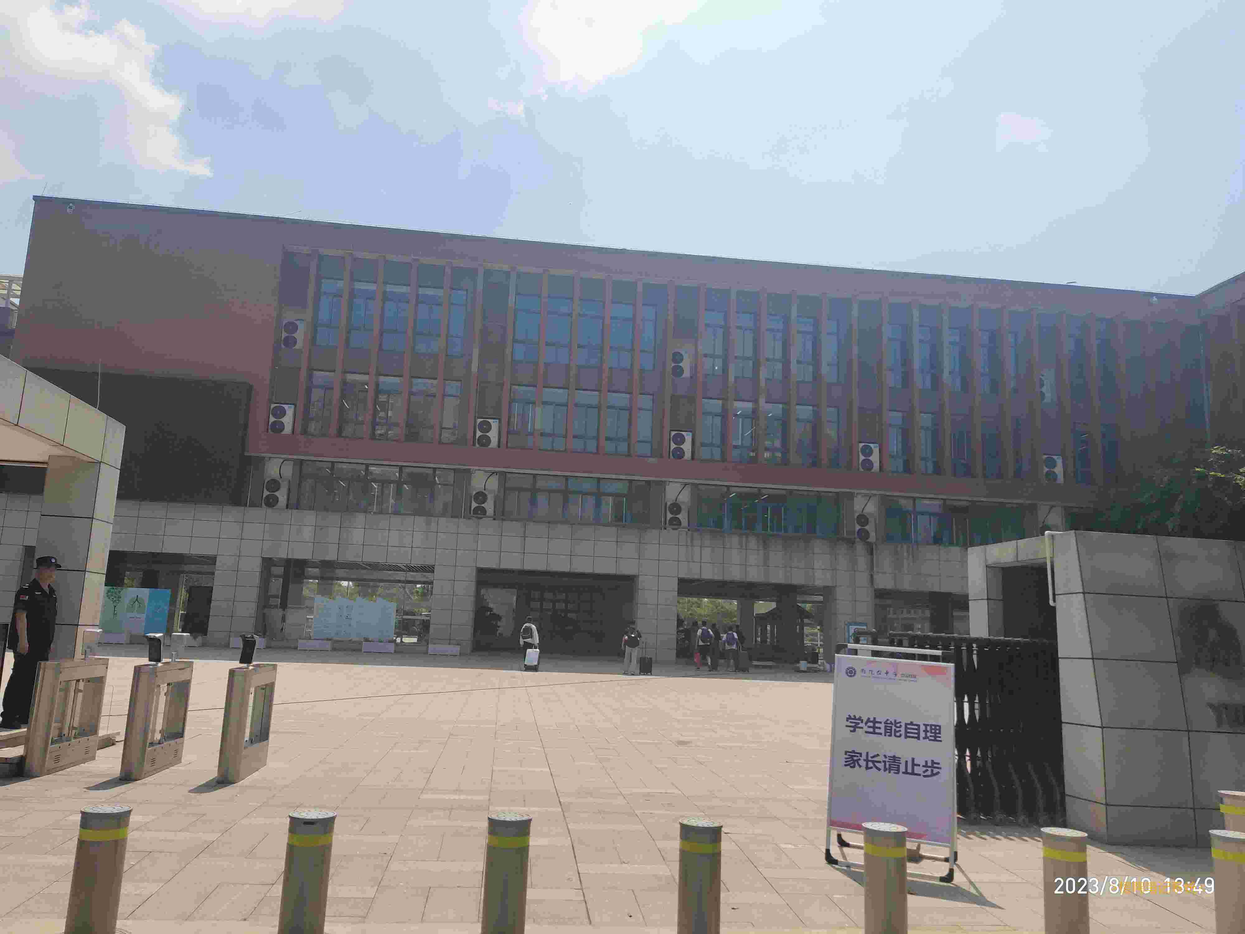 我去学校军训了哦