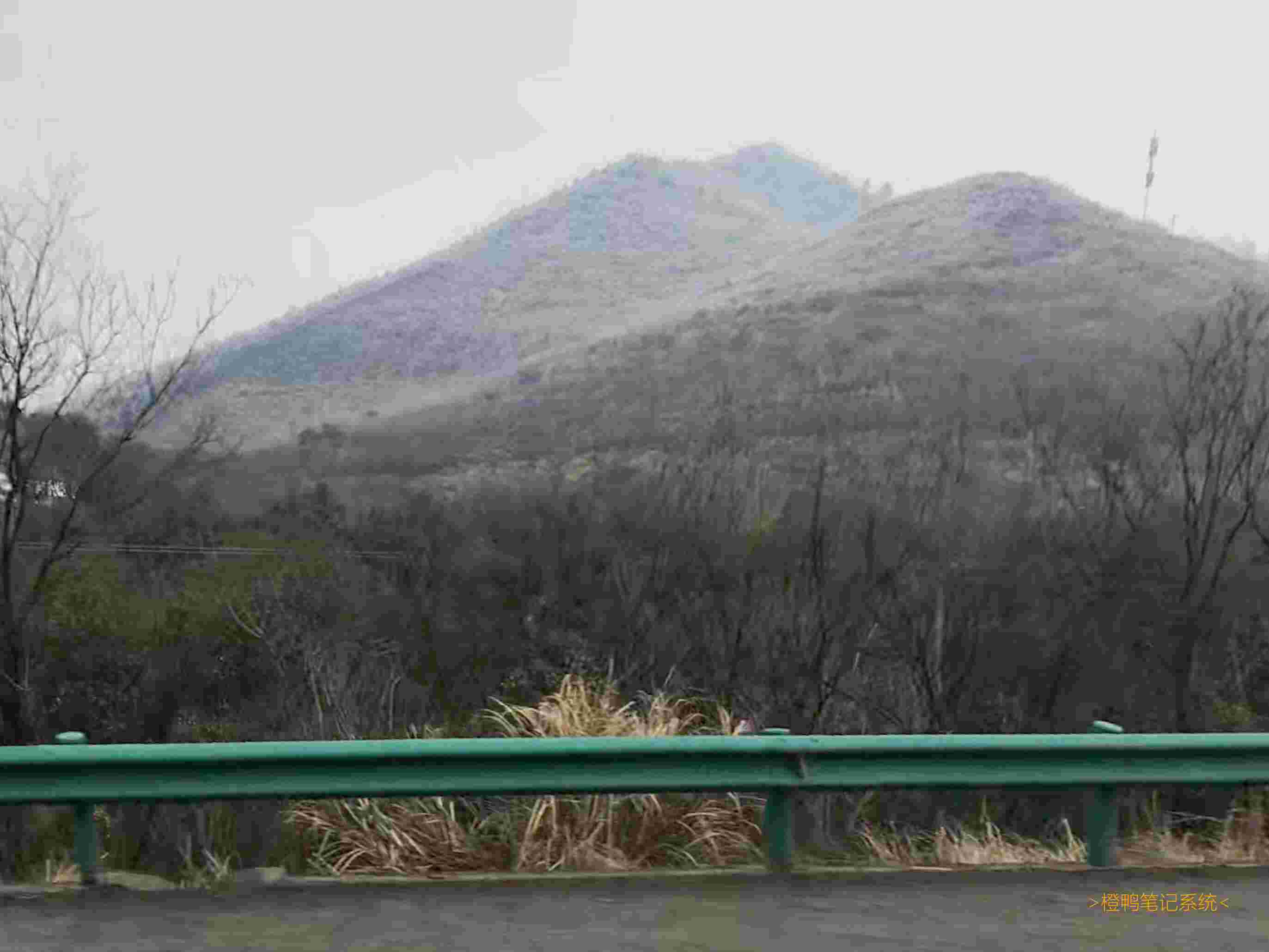 # 偶遇一大盐山-今天看到了在饼干包装上见到的盐山, 大到让人感到震撼! -不过, 更震撼的是, 大概从前 2天开始, 所有学科的寒假作业几乎都不会做了! 基本上都错一半. 再次通过仔细分析, 我发现我许多高一上的学科知识公式什么的都忘了, 真可惜.导致到现在作业都没写完, 作业已经越拖越多了……期待未来学习更好且轻松.